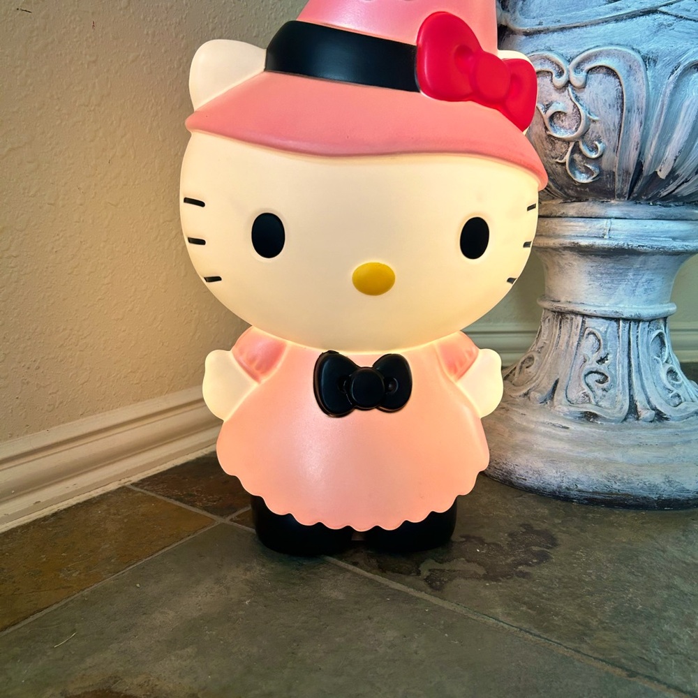 Hello Kitty light up decor